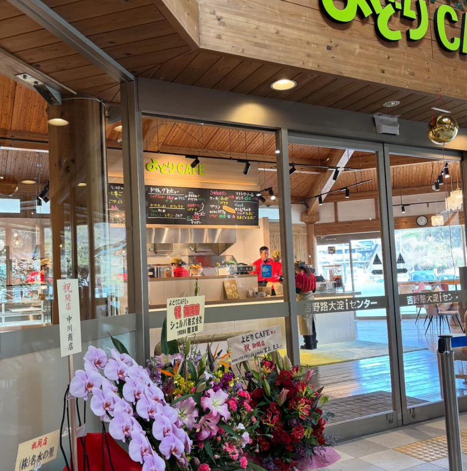 木の香りが心地よい よどりカフェ